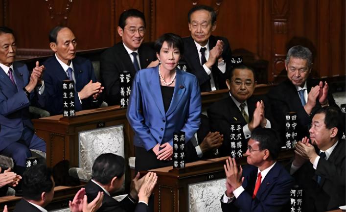 日本被逼急了，3月27号内阁紧急召开会议，没半点犹豫就敲定了一份临时预算案，直接