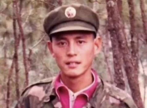 他是一名喷火兵，牺牲在1986年老山著名的“兰剑-B”行动中，他就是老山英雄、二