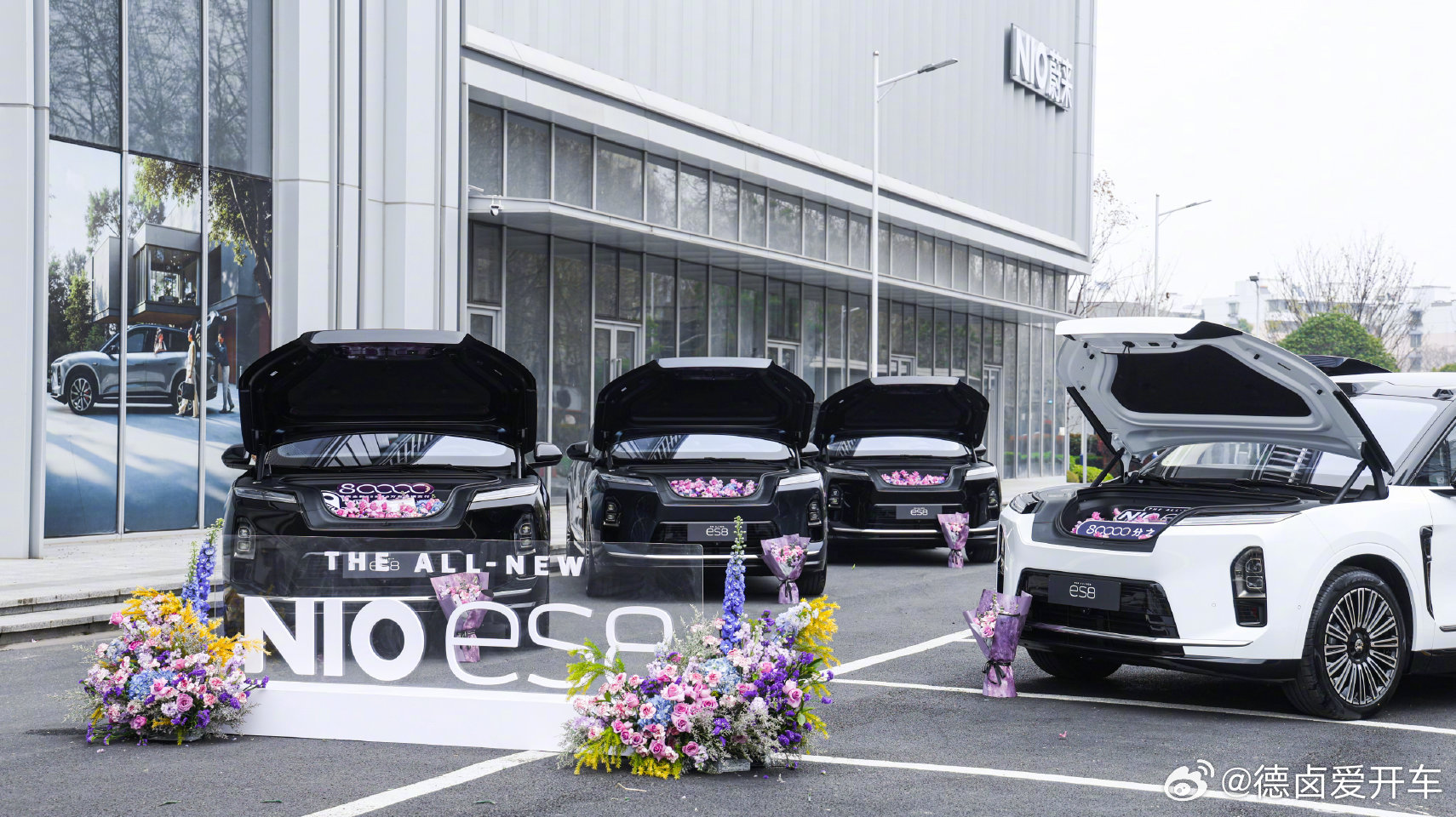 今天第8万台全新ES8在杭州交付，这次的一万台交付用了18天时间，也