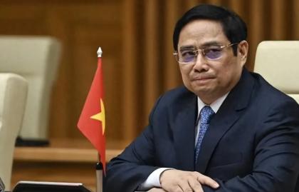 越南终于撕下面具，扯起美国大旗，朝中国背后捅了第一刀。 7月，越南突然宣布：