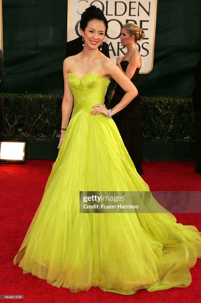 章子怡和绿色眼影的适配度一种阳光刚好洒下来的感觉章子怡