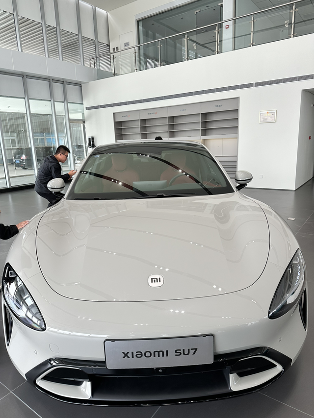 特斯拉试驾了三次小米苏7一出直接拿下再特斯拉毛豆3和y之间纠结了好久，小米一出