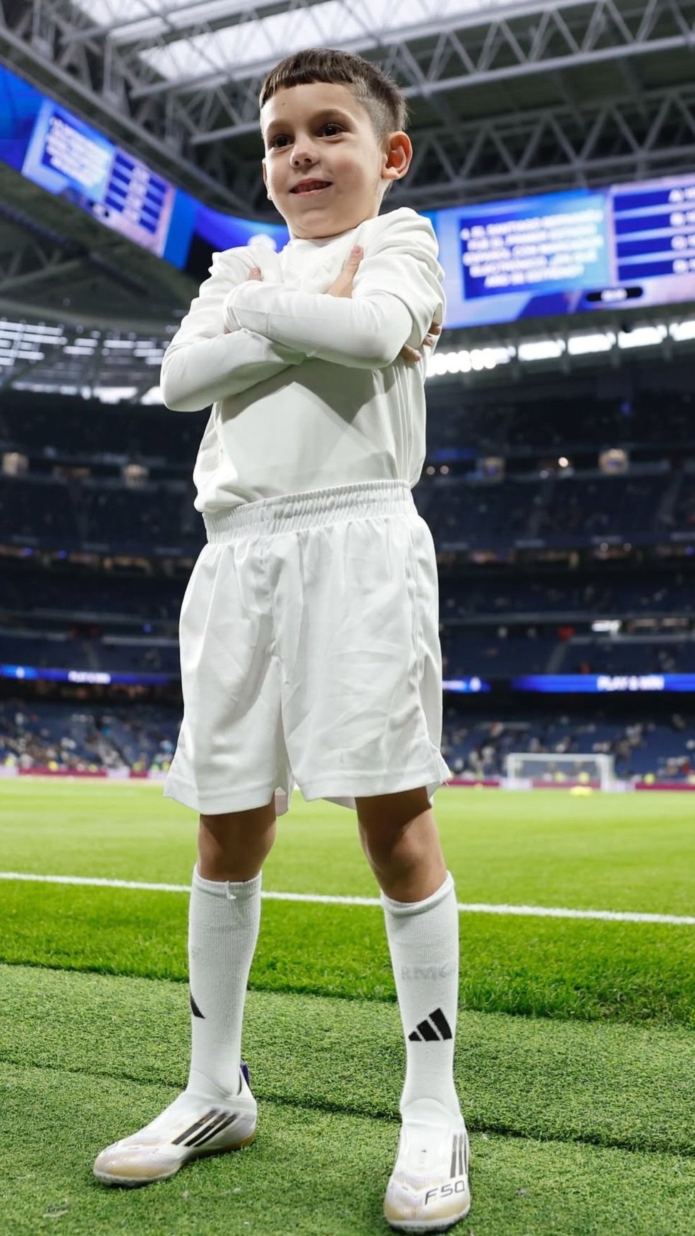 可爱小82做他八佩叔叔的动作