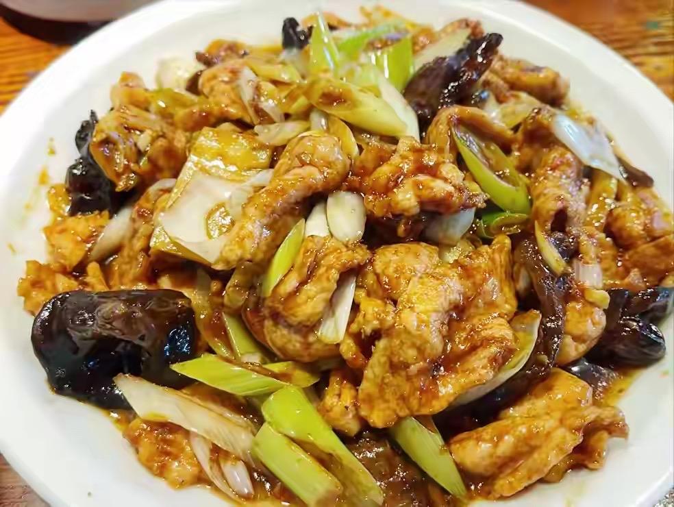 来山西一定要吃的10种美食！1、刀削面2、过油肉3、平遥牛肉4、太原头