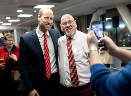 君主制传承不稳定，源于父夺子权，查尔斯三世多次想要废太子。威廉王子的地位稳固，