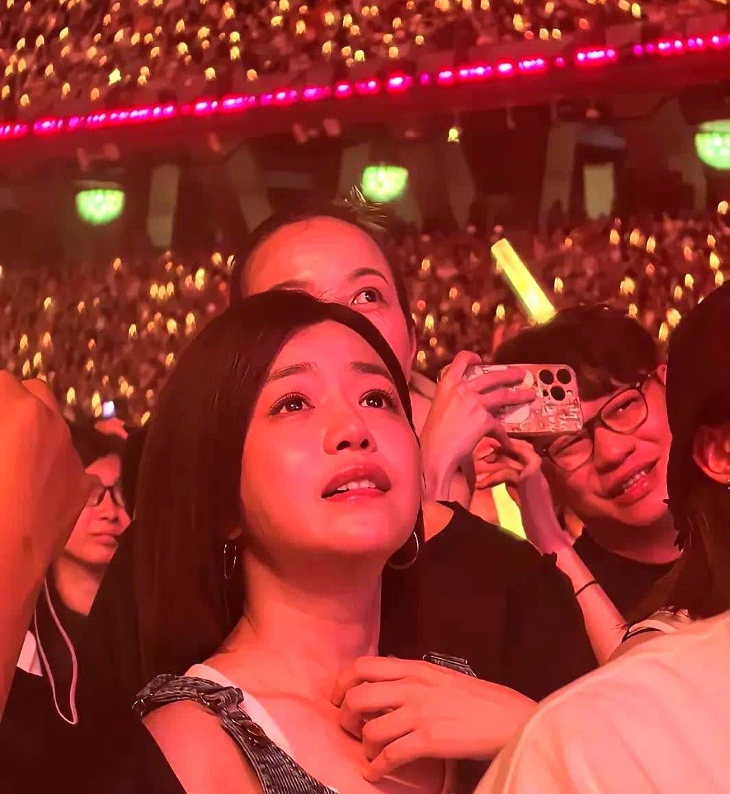 陈妍希被离婚真的是有原因的，陈妍希这样的女人看起来外表干干净净，圆鼓鼓的脸。