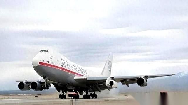 我讲个事，中国租赁公司上百亿的飞机，飞着飞着，就成了别人的“家养鸡”。租金一分