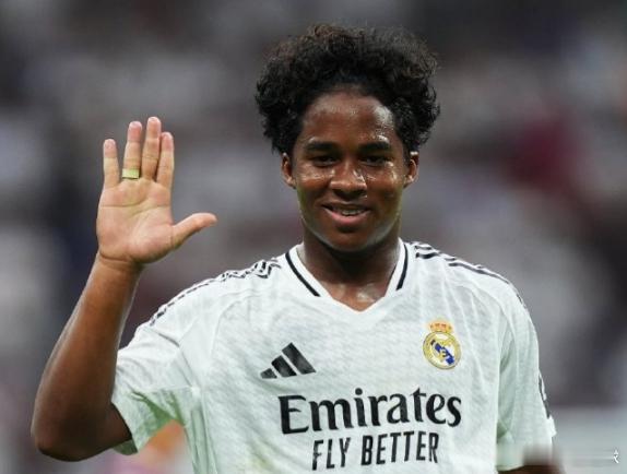 ，记者MarcosBenito爆料恩德里克将于明年1月被皇马租借至里昂，其团队