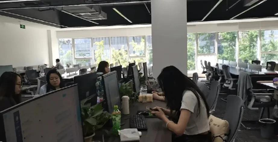 hr揭秘局：打工人别陷入自我感动中！因为你离职后，哪怕你做的再好再到位，也会被各