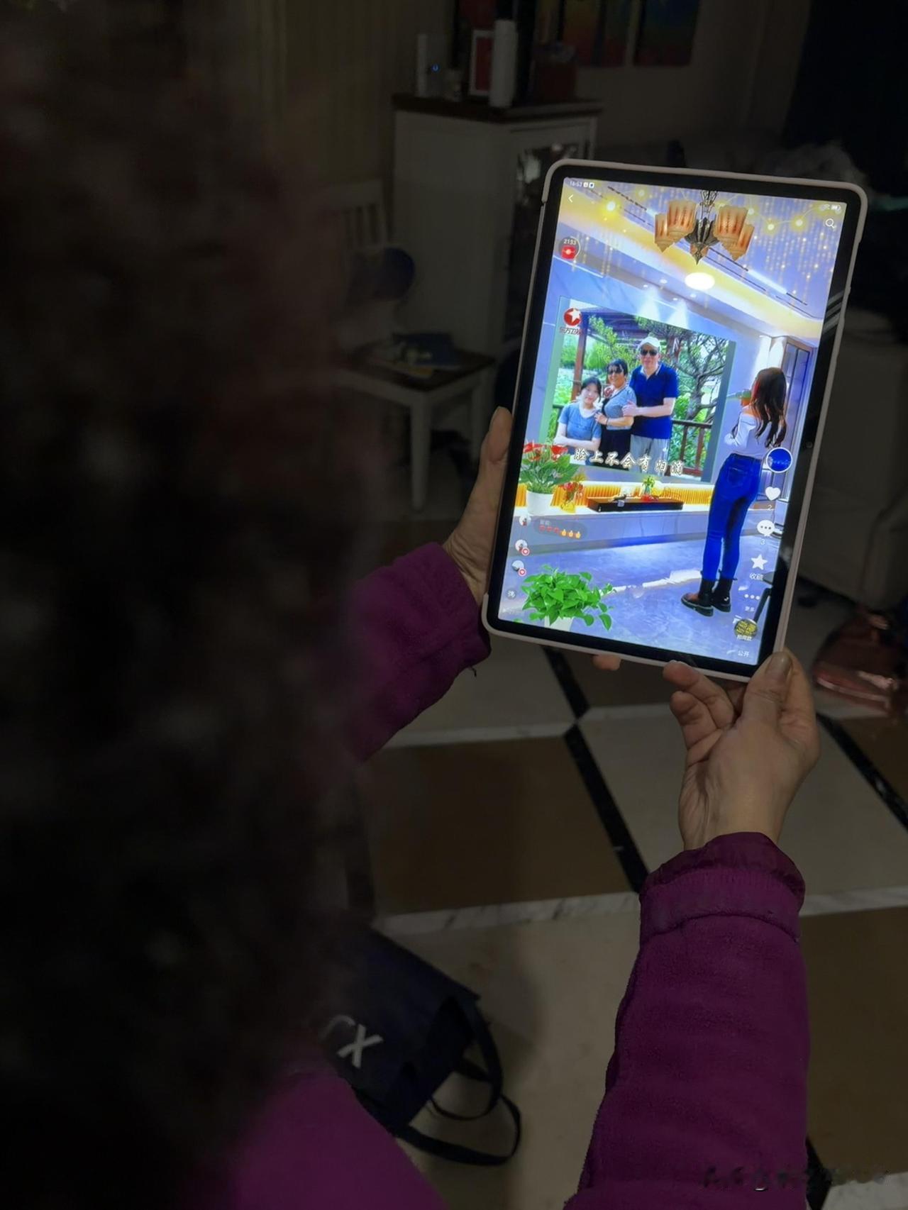 我们家电子产品食物链最末端的是外婆，家里人不怎么用平板，所以外婆的平板是多年淘汰