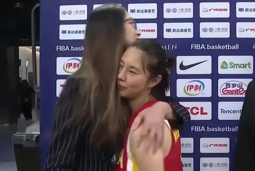 可以说日本女篮打哭了我们两代篮球人，前女篮名宿卞兰，苗立杰，隋菲菲都在赛后留下了