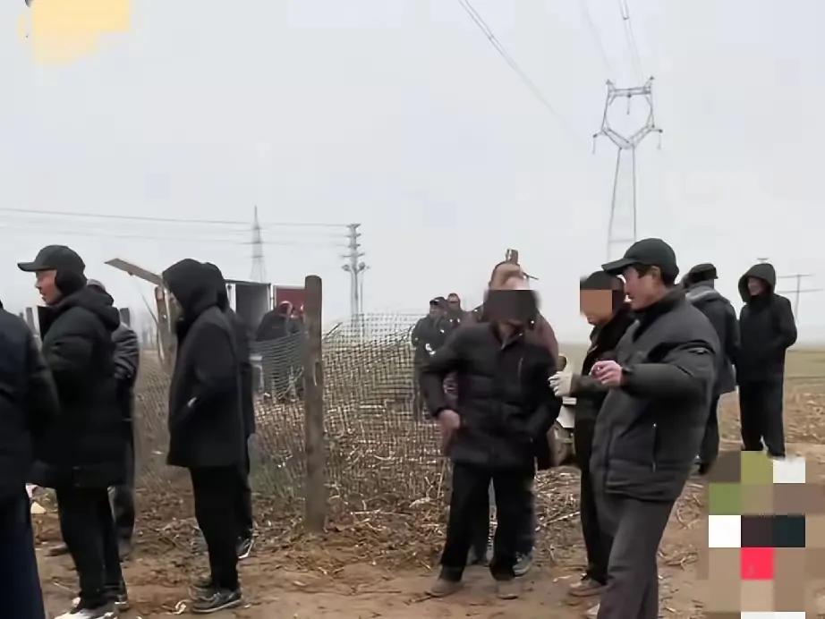 春节前我们村有个老人去世了，村里人都不去帮忙，结果她儿子请了一条龙服务。这家