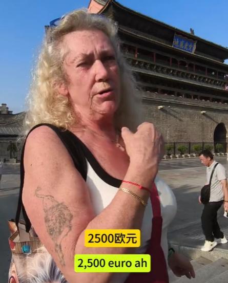 这下真实现了欧洲挣钱中国花！陕西西安，一位61岁的挪威阿姨来旅游，结果被这里的物