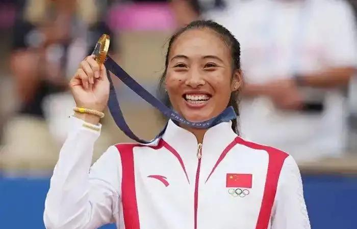 现役WTA女单大满贯夺冠次数：1，斯瓦泰克，2001年生，5冠（4法1美）2