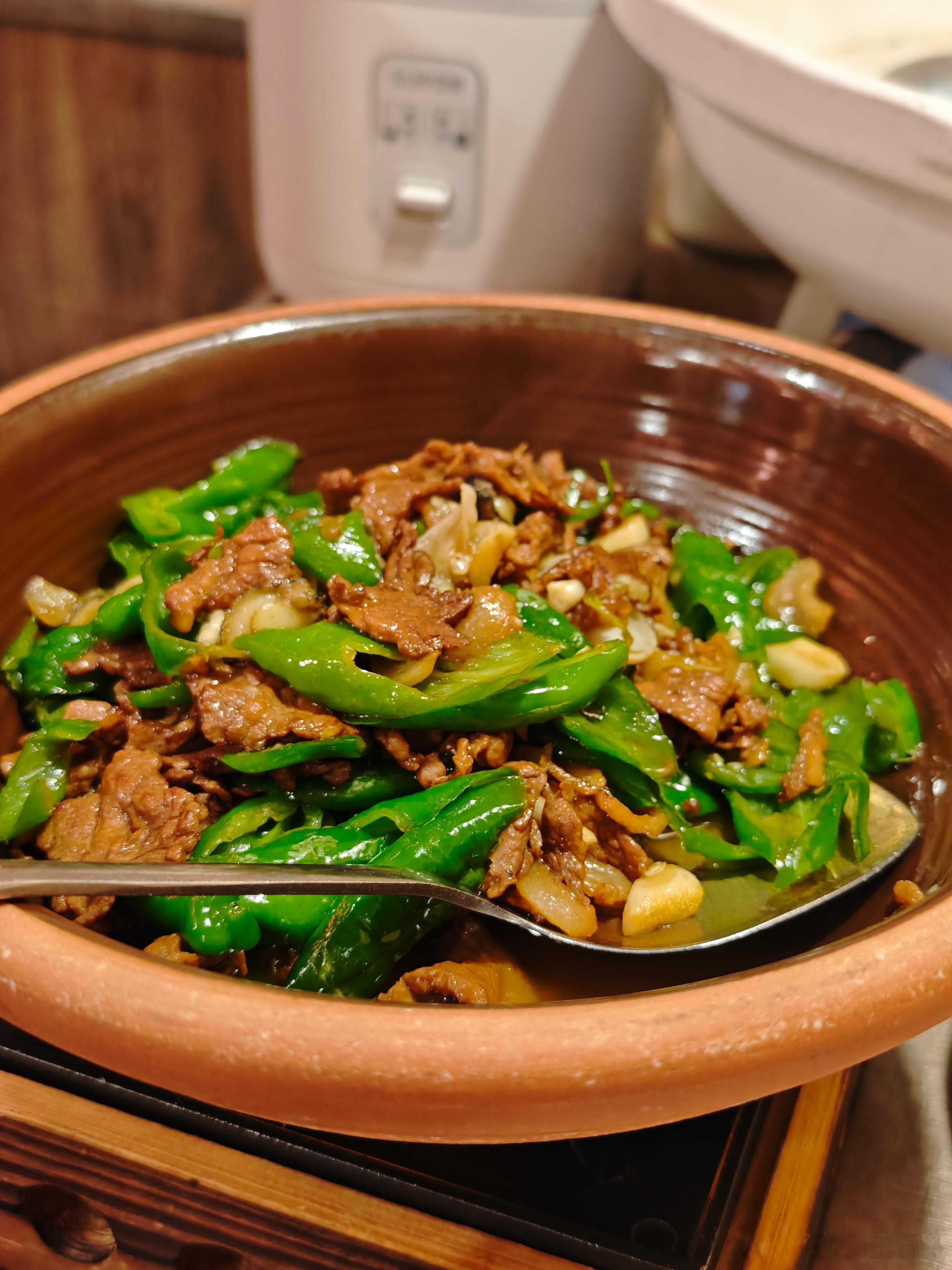 到深圳中午跟认识了20年的同学、好朋友，吃了顿农耕记。果然，深圳才是湖南省会，长