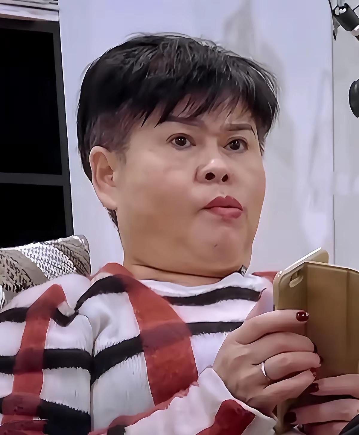 这是上大学时的冉莹颖，和母亲长的太像了！有人赚就有人亏，有人哭就有人笑，有人