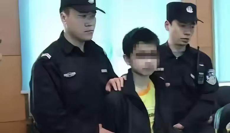 免费接送三年遭弑女！“大恩如大仇”不是善良的错深圳这起初中生杀人案，看完真让