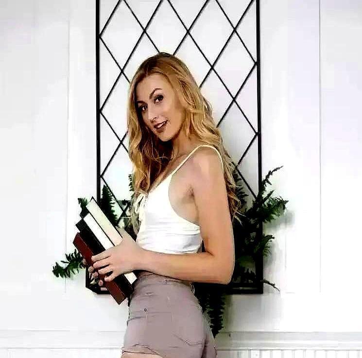 拍过80部成人片。现在，她让好莱坞为她开的单集片酬，是12万美金。这事邪门在