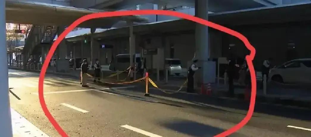 突发：一中国公民在日本机场死亡!国家一再警告，别去日本，别去日本，你不听啊！就在