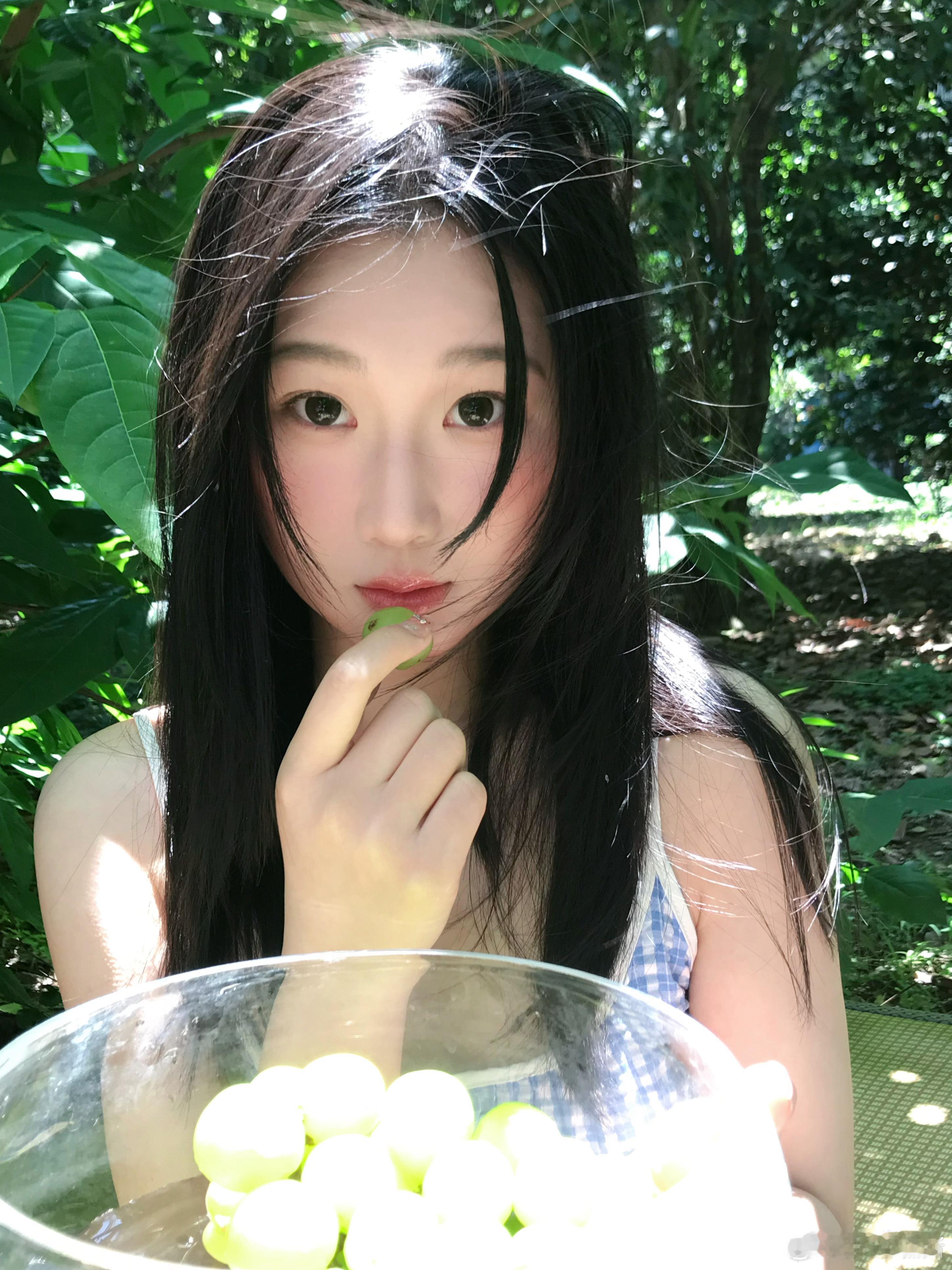 “碎碎的光下是少女的脸庞”少女写真客片分享