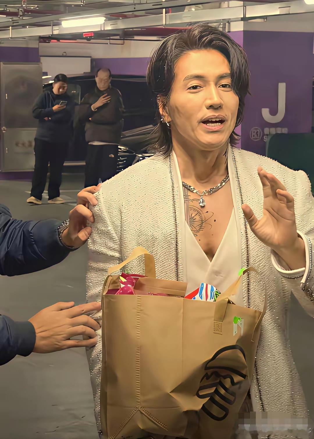 言承旭生图，其实也没有那么年轻！