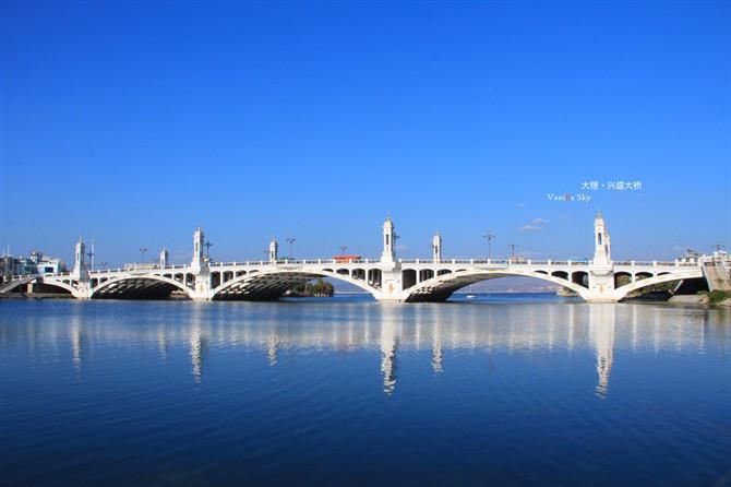 应该建议大理文旅开发一个新的旅游项目，“体验跳兴盛大桥的感觉”。这座网红大桥