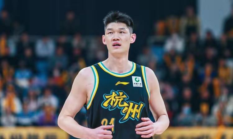真的很心疼胡金秋！赛后他没有和孙铭徽握手，本来最后时刻那记三分抹平了分差，可孙