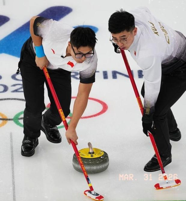 今天凌晨，中国男子冰壶队又输一场！世锦赛第6轮，中国队2-8再一次以悬殊比分输