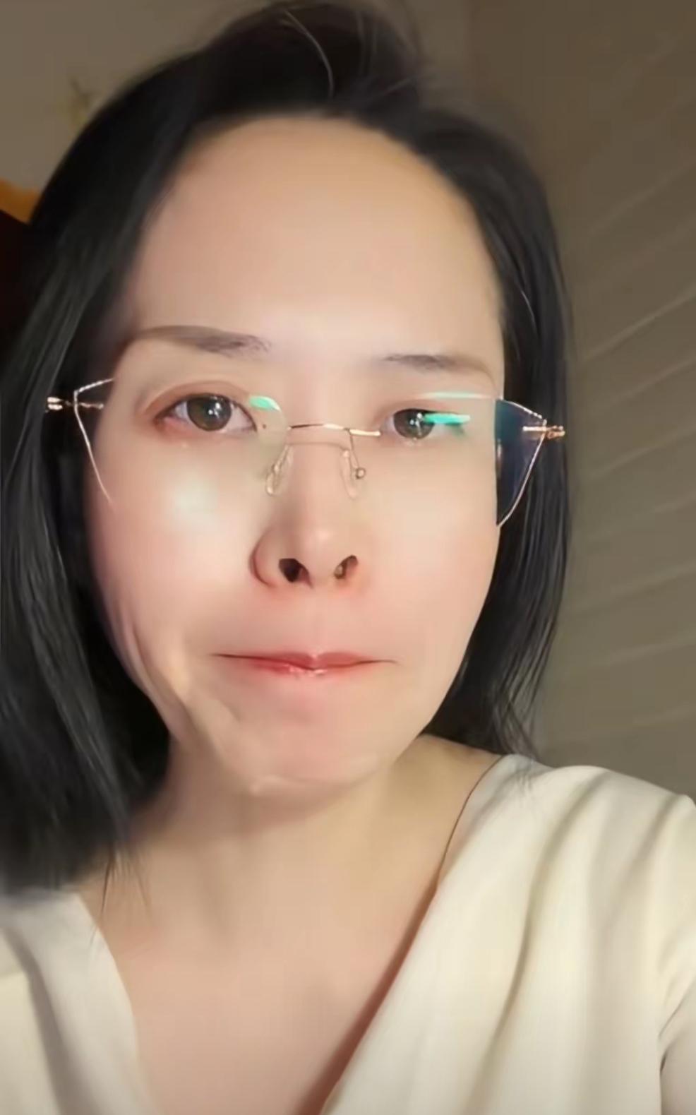 班主任哭了​​​​​​​​高考成绩出来了，这个班主任把全班同学的成绩全部整理出