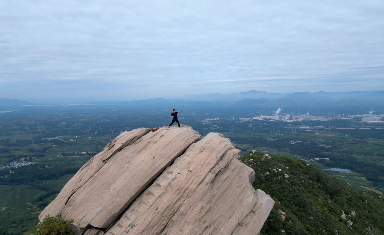 我爬过的山，大山小山累计616座，720座次。计划今后再爬280座山，之前爬山