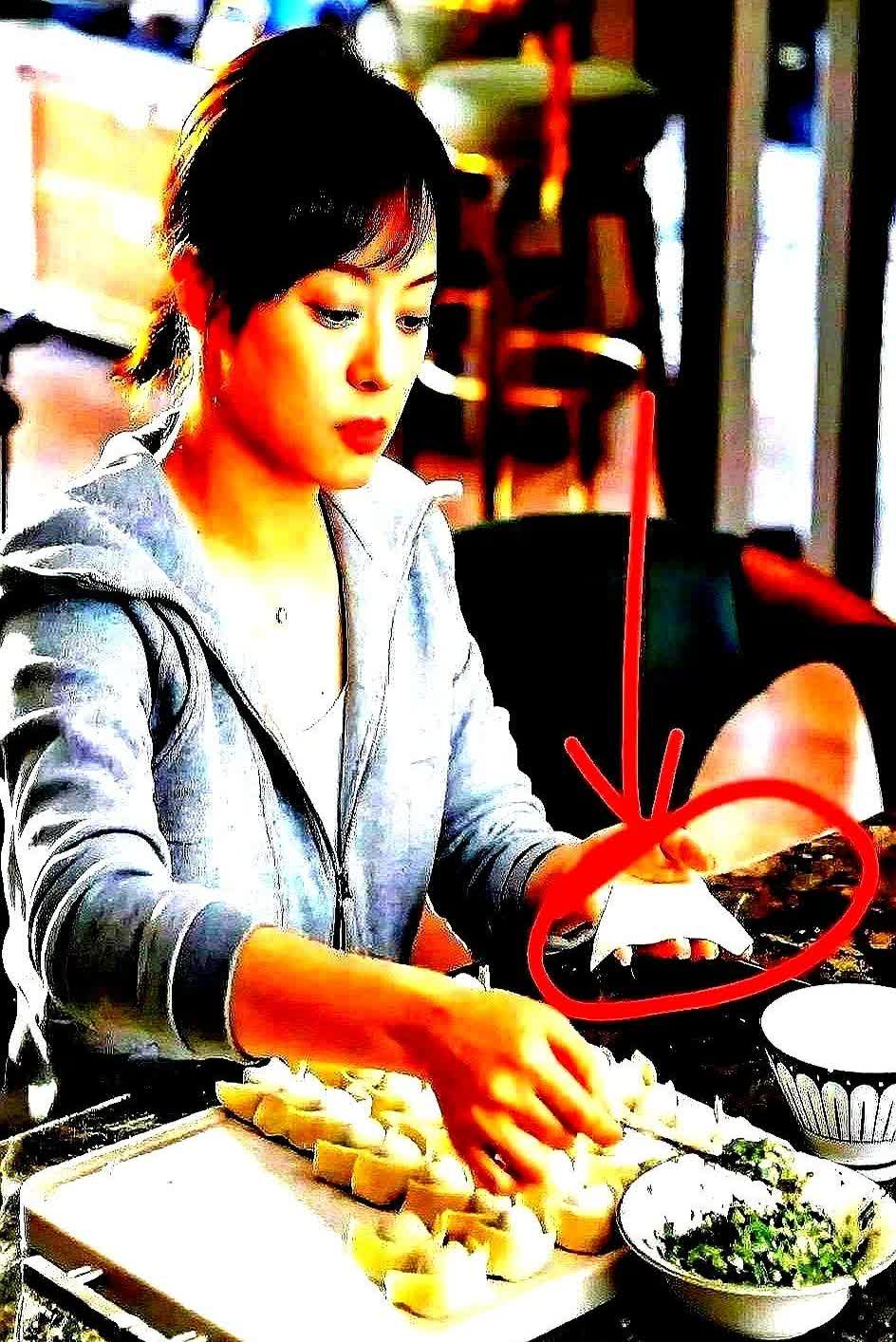 现在横店都传开了，孙俪我劝你还是快点退出演艺圈吧！不是你演胡曼黎有问题，