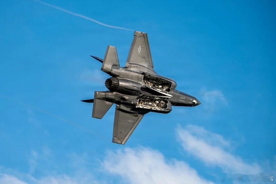 英砸4.6亿英镑给F-35配新导弹，一架能塞8发，隐身突防专打防空阵地2026年