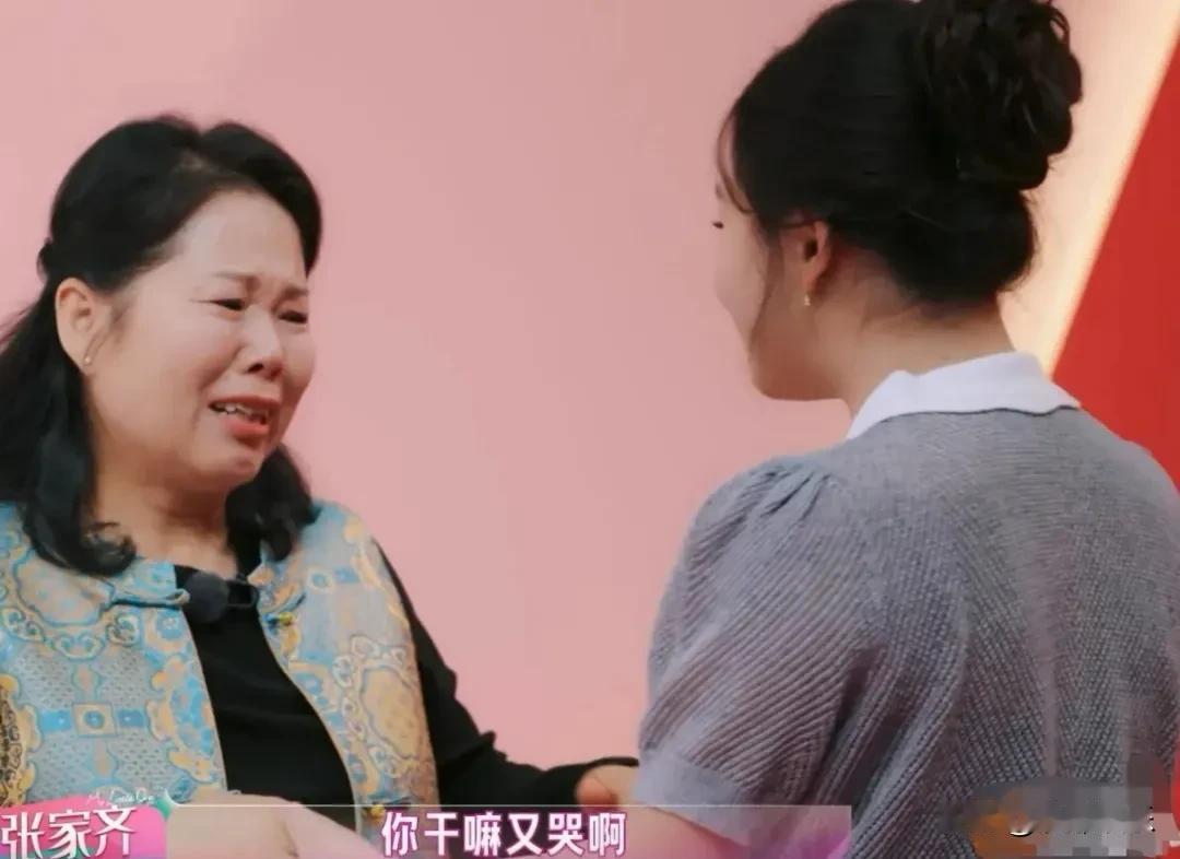 奥运冠军张家齐退役后独自搬到上海生活，母亲肖英杰留在北京。在综艺节目观察室里，