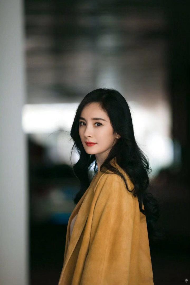 杨幂🦊杨幂宝家洁品牌全球代言人像空气一样轻的小事，对于一个嫉妒的人来说，