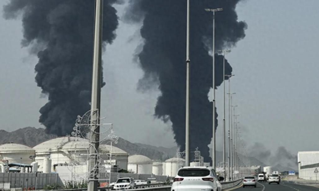 沙特和阿联酋这对兄弟，终于撕破脸了。3月16号，阿联酋那边一天之内挨了三波打