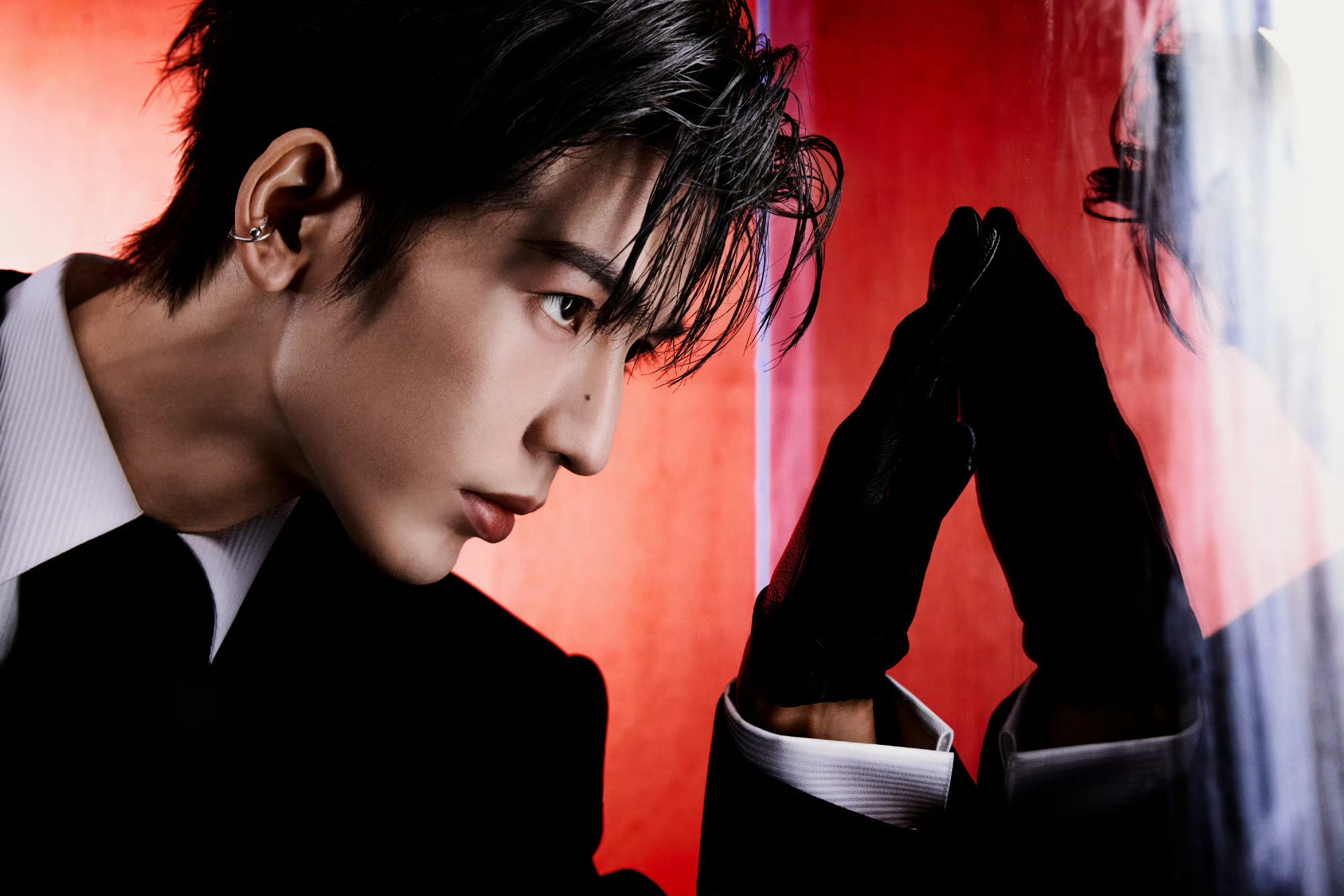 春晚可以把张凌赫放左上角一直走秀哈哈哈哈一直看了一整天了张凌赫太帅了！！