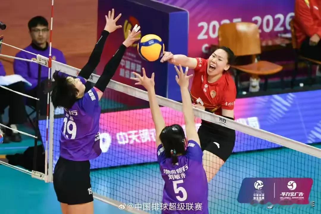 排超联赛果然还得是苏津大战！排超联赛第四轮江苏女排对阵天津女排本场比赛可谓是