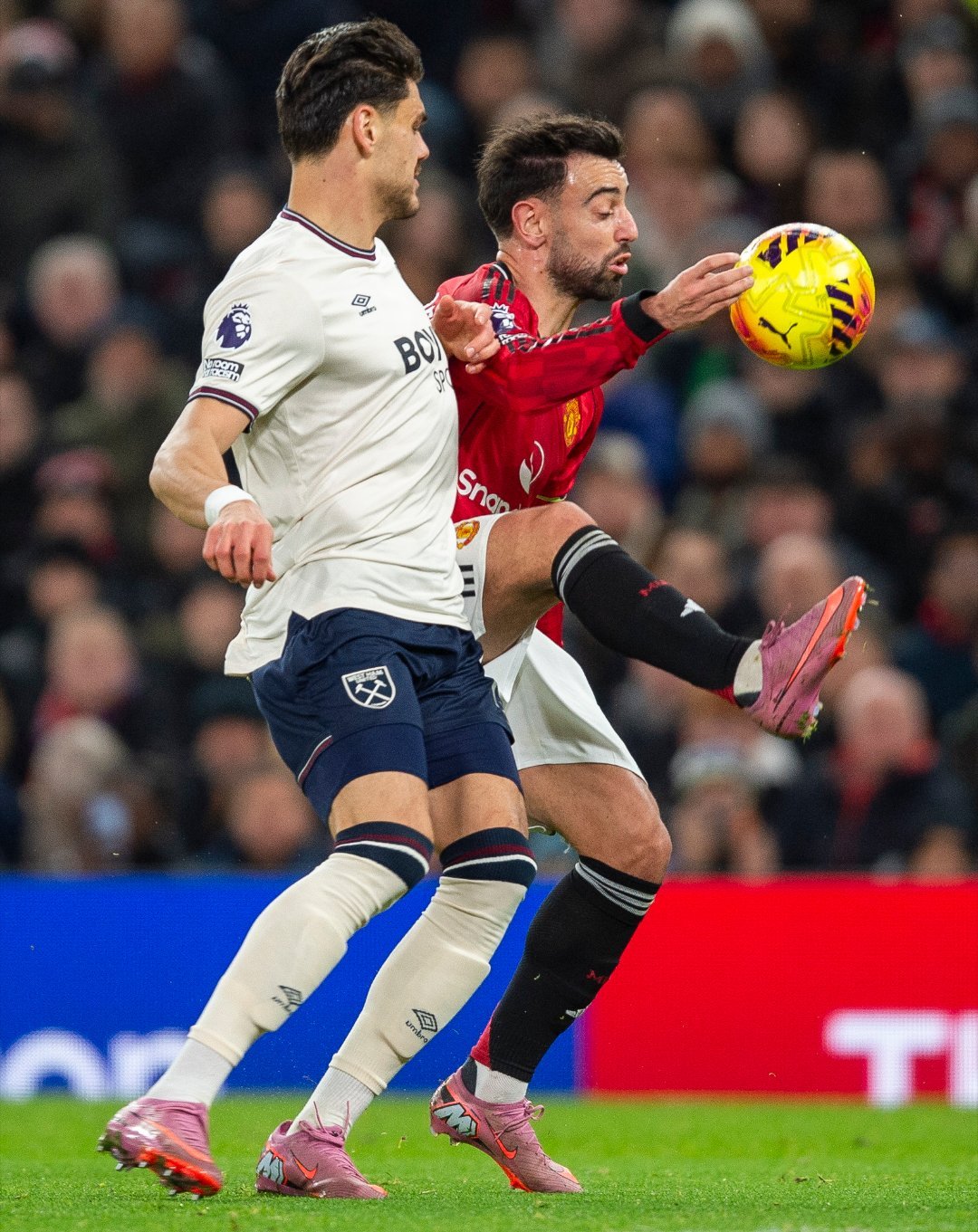 英超疯狂进球大战！曼联4-4遭伯恩茅斯绝平克鲁皮终场救主英超曼联北京时间12