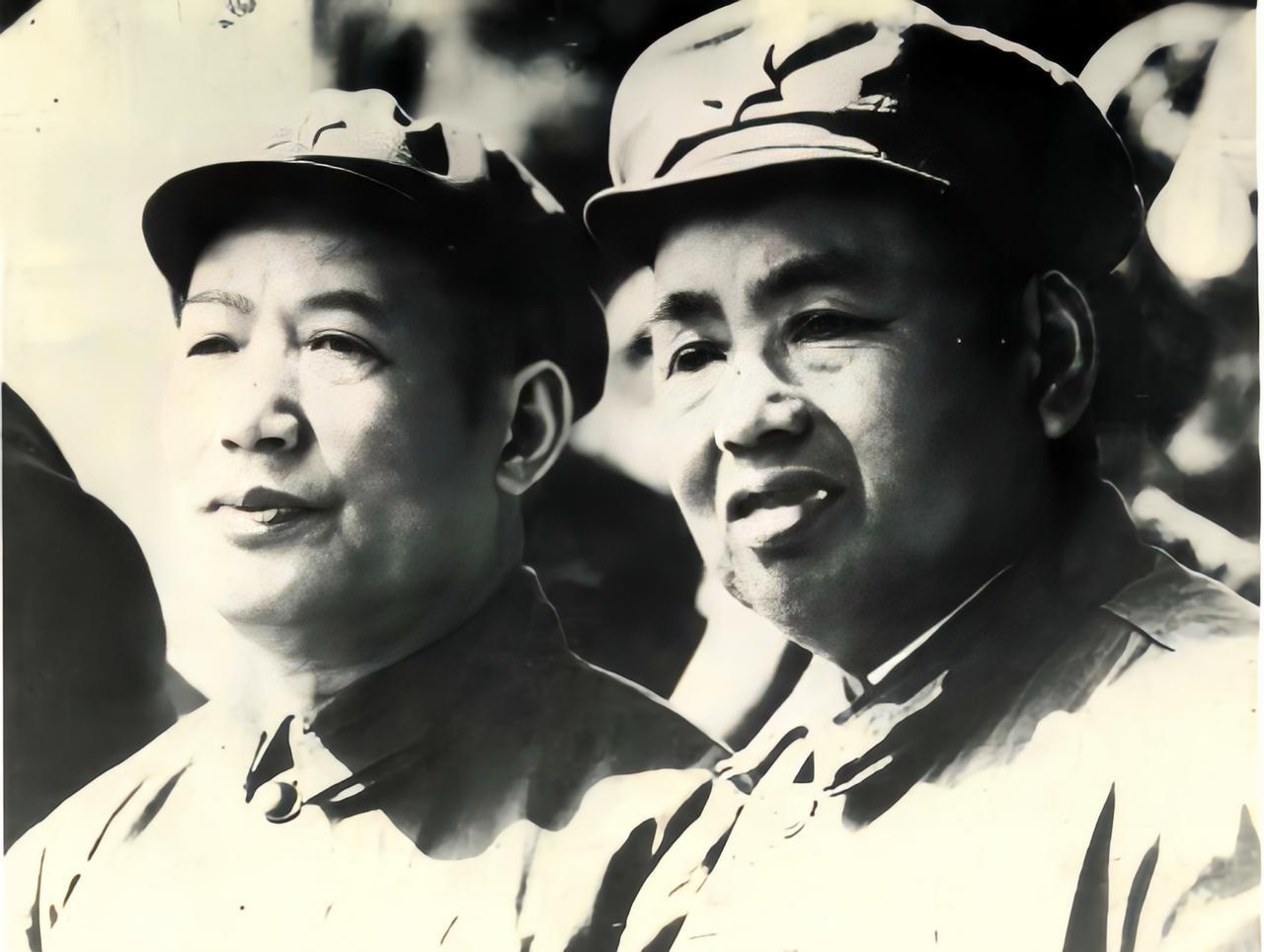 从1963—1973年，杜平担任南京军区政委，和许世友搭档。公开场合，杜平永远让