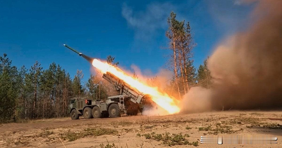 乌军袭击俄军后方：摧毁无人机仓库及燃料库摘要：两个关键目标：无人机储备与能