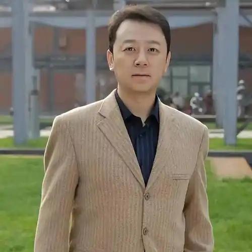 演员郭涛说：“有人问我《父母爱情》片酬不高后悔吗？”“我一点不后悔，江德福带
