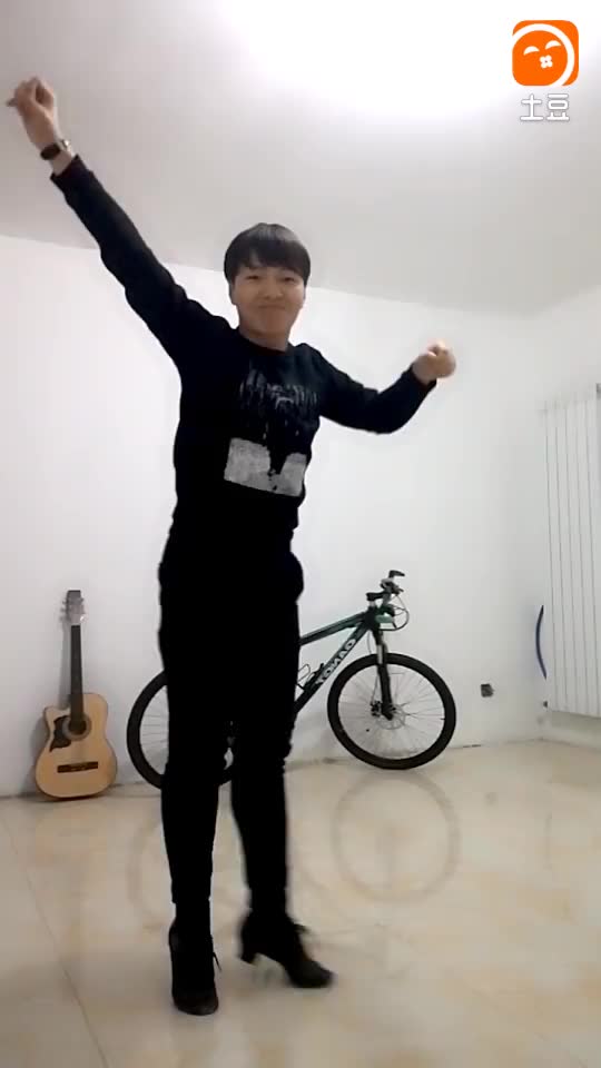 老外精彩视频 百位犯人在监狱模仿迈克·杰克