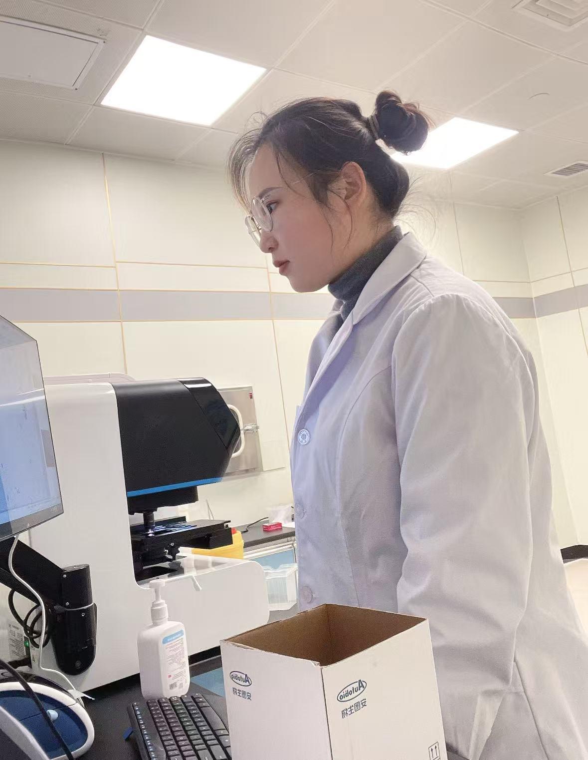 我小姑36了，在县医院检验科上班，研究生考进去的。模样不差，工资也稳定，家里没