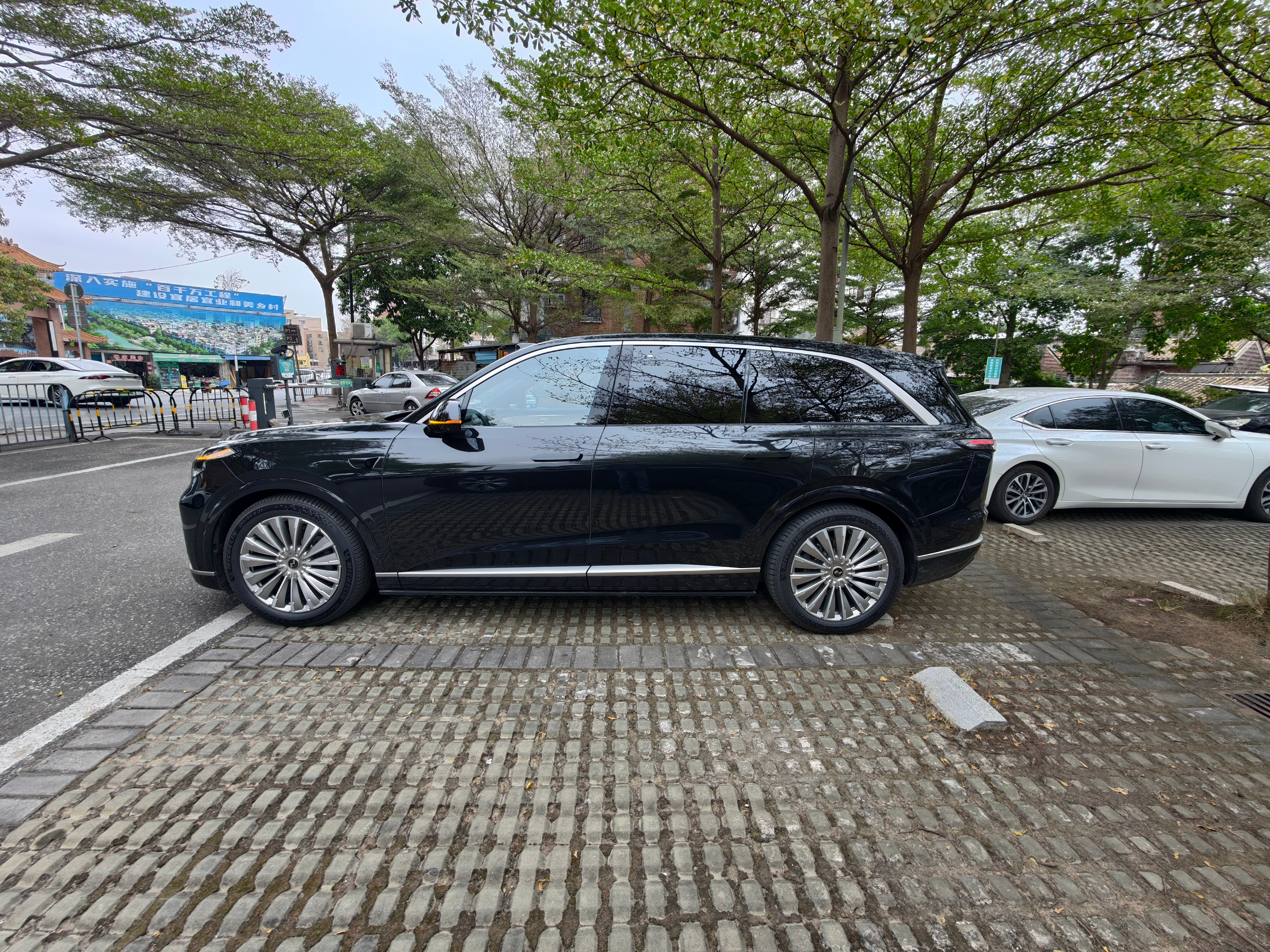 去年全家七个人年底在大湾区度假，一台乐道L90用巨大的空间，装载能力和产品力把全