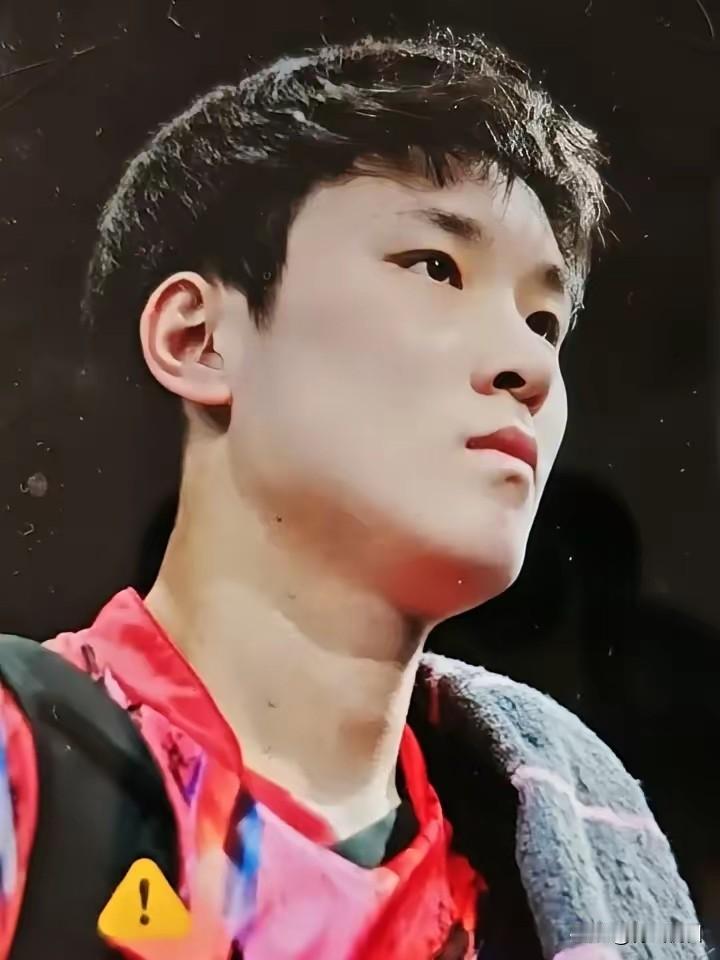 张本智和这次在香港夺冠，本来是个体育新闻，却因为一张嘴变成了政治话题。他半决赛后