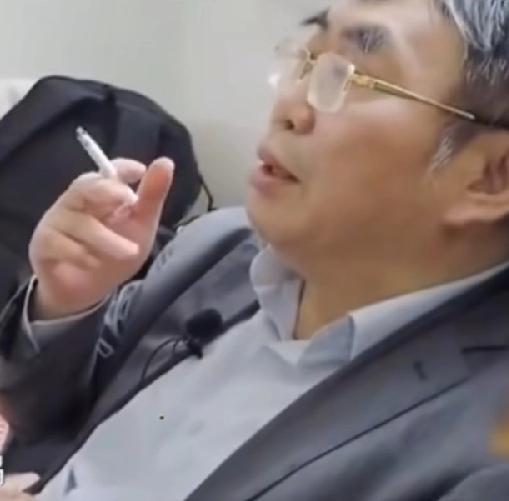 聂卫平，活得潇洒！哪怕先天性心脏病，一辈子烟酒全沾！喜欢喝酒，烟不离手！甚至患癌