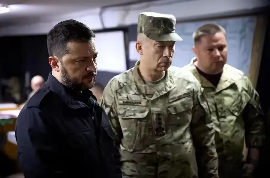 从更宏观的战略视角看，红军城是连接乌东多条公路干线的枢纽。一旦被俄军控制，将为