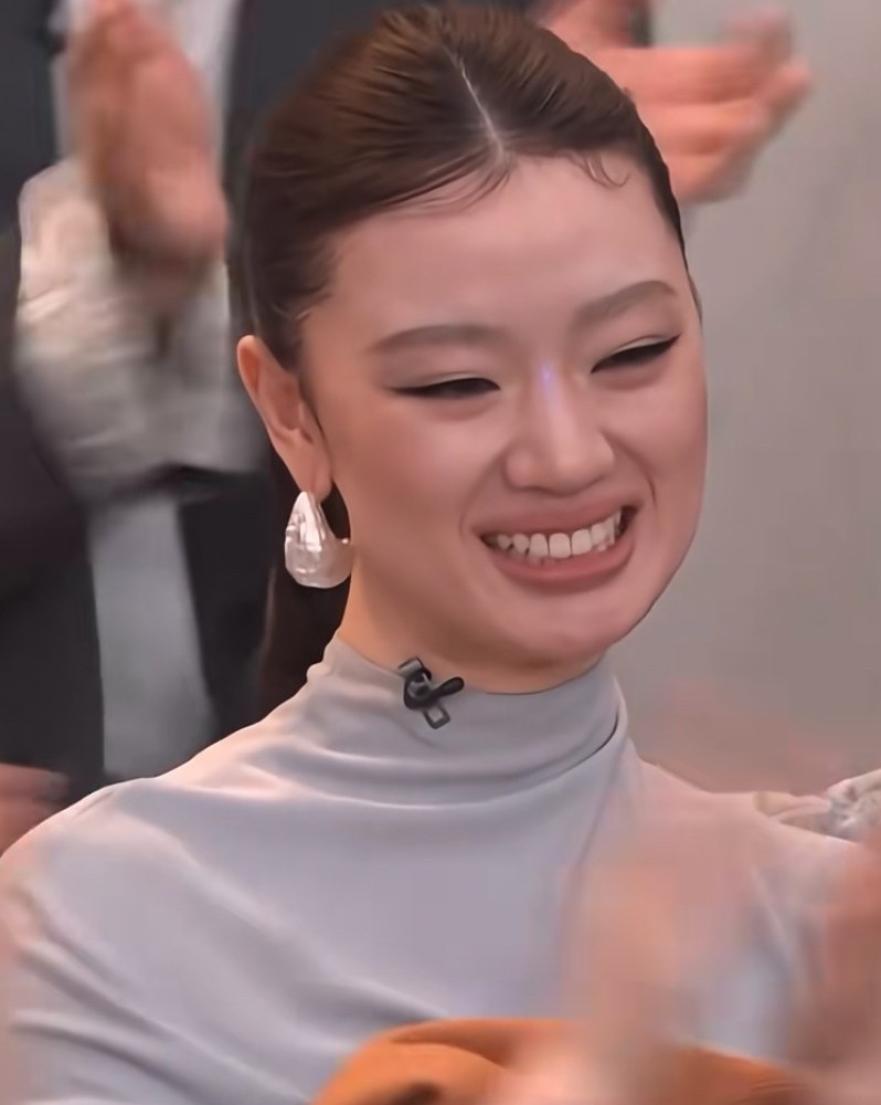 单依纯想破脑袋她也没想明白她到底是哪里出错了所有人都认为冠军是她的，她也是