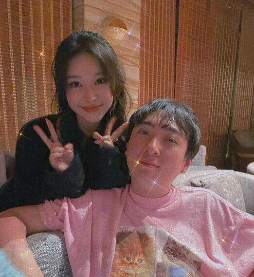 王思聪：分手吧，门口1700万的劳斯莱斯送你当年，王思聪叫醒了睡梦中的雪梨：“