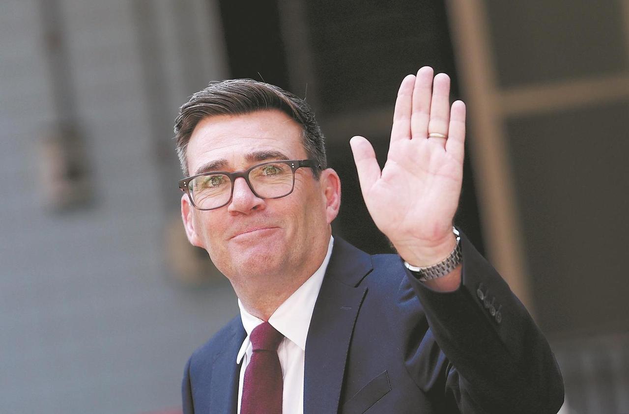 上任第一天就被前任埋的雷炸懵了！英国新首相伯纳姆还没坐稳唐宁街的椅子，就不得